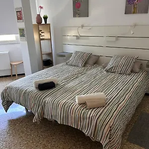 Sarah Kite Ii Vv, 2 Bed and breakfast El Burrero